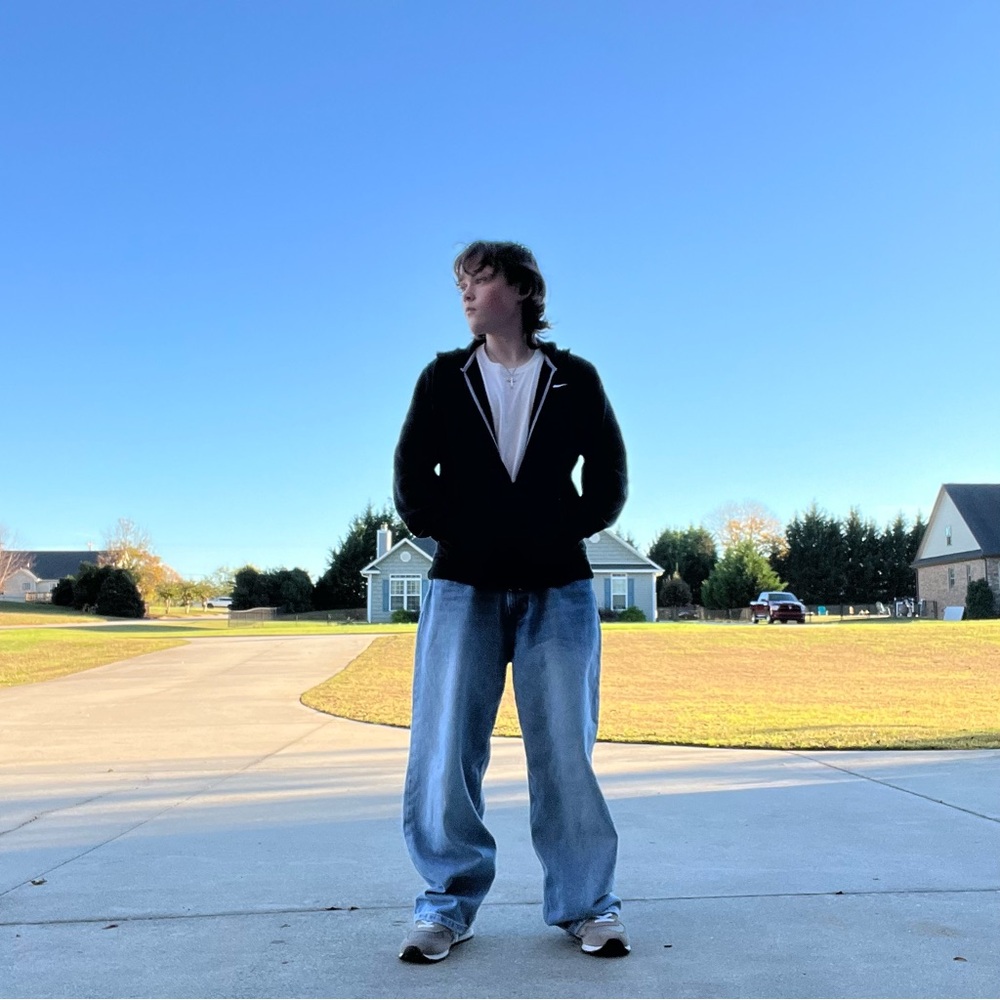 Meet your Posher, Zeke Holmes